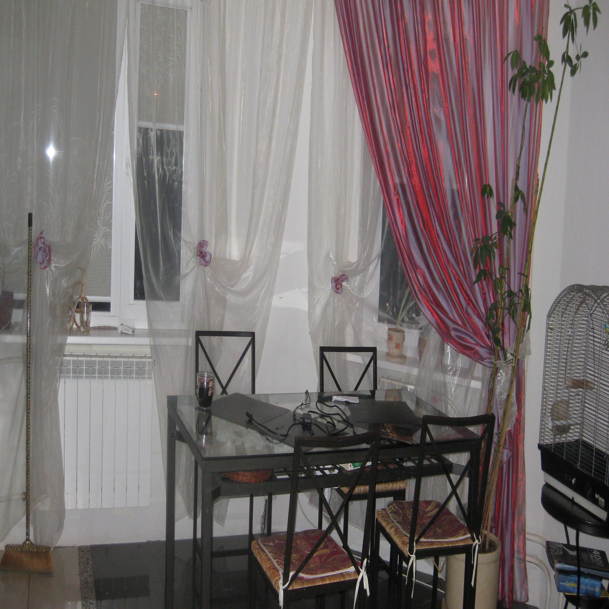 фиолетово белая кухня фото Мебель